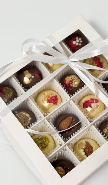Вкусные шоколадные конфеты в форме сферы - подарочный набор конфет в коробке 16 шт. - BerryBar BBP01-04 фото