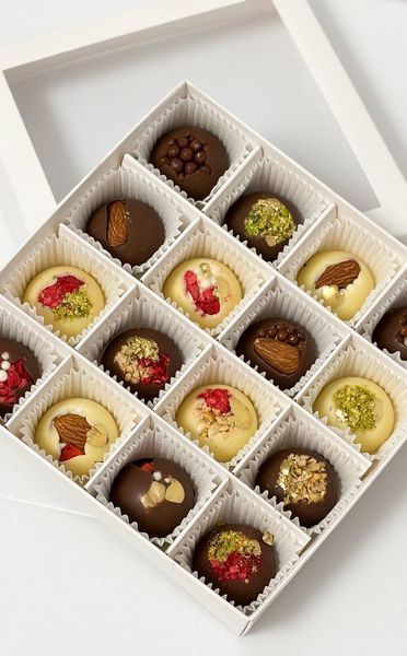 Вкусные шоколадные конфеты в форме сферы - подарочный набор конфет в коробке 16 шт. - BerryBar BBP01-04 фото