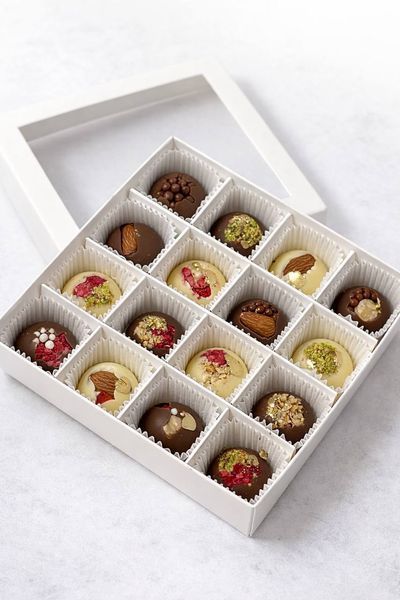 Вкусные шоколадные конфеты в форме сферы - подарочный набор конфет в коробке 16 шт. - BerryBar BBP01-04 фото