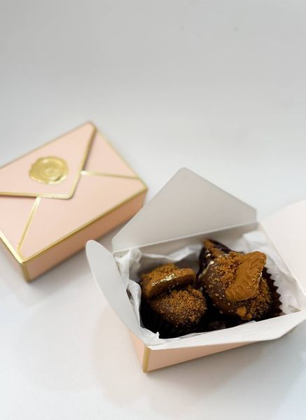 Міні подарунковий набір фініків в шоколаді 2 шт - з пастою Biscoff Lotus, молочний шоколад - Berry Bar BBP01-106 фото