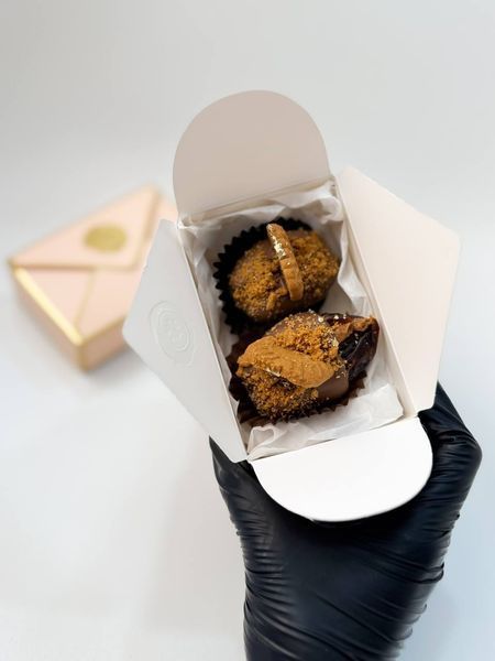Міні подарунковий набір фініків в шоколаді 2 шт - з пастою Biscoff Lotus, молочний шоколад - Berry Bar BBP01-106 фото