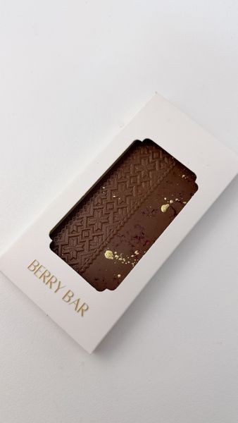 Шоколад с узором вышиванки - молочный шоколад с сублимированной малиной - Berry Bar BBP01-116 фото