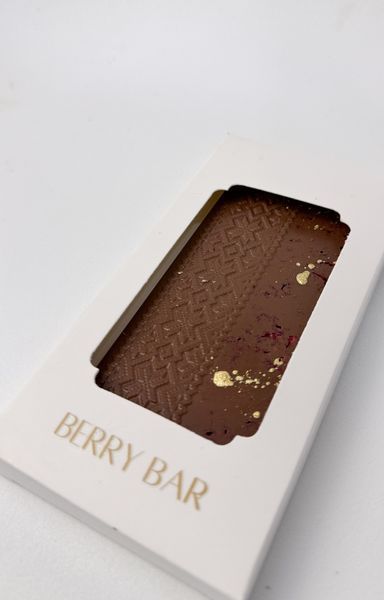 Шоколад с узором вышиванки - молочный шоколад с сублимированной малиной - Berry Bar BBP01-116 фото