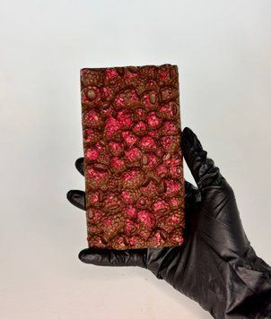 Крафтовая молочная шоколадка из бельгийского шоколада с малиной и возможностью персонализации - Berry Bar BBP01-33 фото
