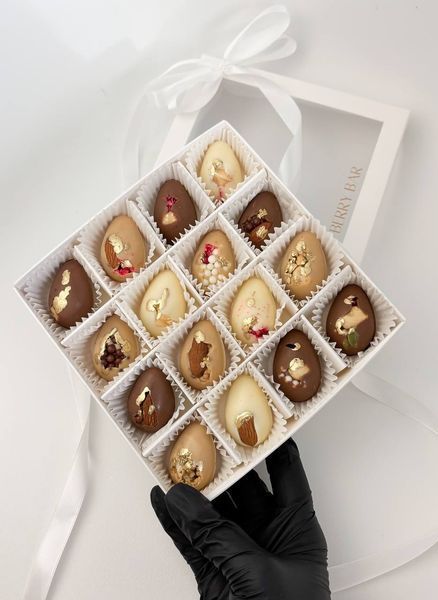 Конфеты на пасху шоколадные писанки 16 шт ручной работы - Berry Bar BBP01-76 фото