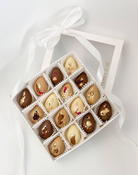 Конфеты на пасху шоколадные писанки 16 шт ручной работы - Berry Bar BBP01-76 фото